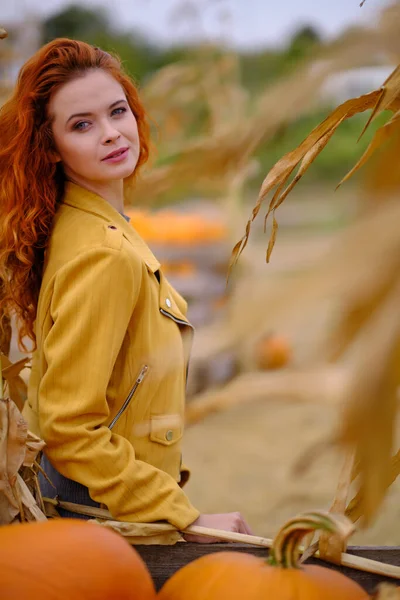 Smiling Redhead Outdoors Backlit Sun Fashion Shoot Close Woman Portrait — Stock Photo, Image