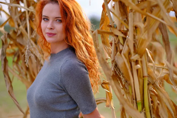 Retrato Otoño Una Hermosa Mujer Con Calabazas —  Fotos de Stock