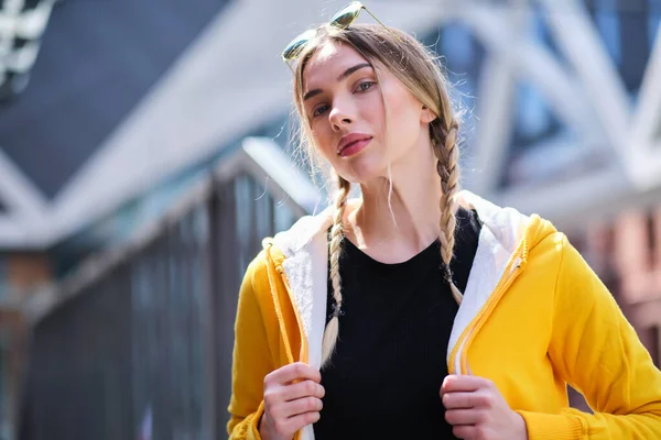 Hermosa Mujer Eslava Las Calles Ciudad — Foto de Stock