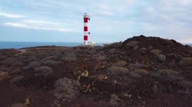 Deniz feneri Faro de Rasca Tenerife, Kanarya Adaları, İspanya yükseklikten görüntüleyin. Wild Coast Atlas Okyanusu
