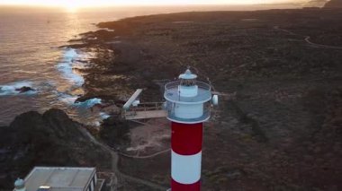 Tenerife, Kanarya Adaları, İspanya hava görünümünü deniz feneri Faro de Rasca. Wild Coast Atlantik Okyanusu'nun. Hızlı hızlı shooted