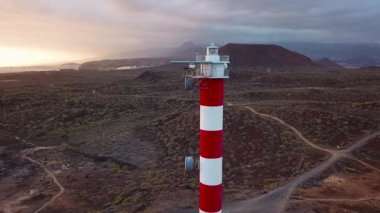 Deniz feneri Faro de Rasca Tenerife, Kanarya Adaları, İspanya yükseklikten görüntüleyin. Wild Coast Atlas Okyanusu