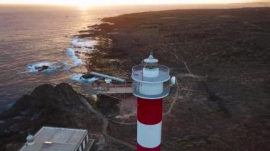 Deniz feneri Faro de Rasca Tenerife, Kanarya Adaları, İspanya yükseklikten görüntüleyin. Wild Coast Atlas Okyanusu
