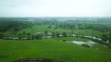 Hava bataklık arazi ve çayırlar üzerinde filme