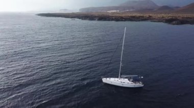 Yat deniz feneri kapalı sahil Tenerife, Kanarya Adaları, İspanya yakınındaki yükseklikten görüntülemek