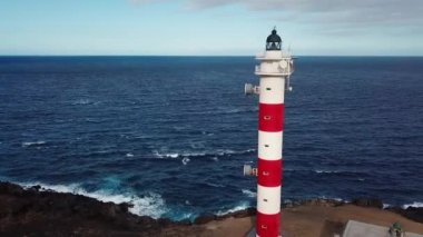 Deniz feneri Faro de Rasca Tenerife, Kanarya Adaları, İspanya yükseklikten görüntüleyin. Wild Coast Atlas Okyanusu