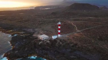 Deniz feneri Faro de Rasca Tenerife, Kanarya Adaları, İspanya yükseklikten görüntüleyin. Wild Coast Atlas Okyanusu