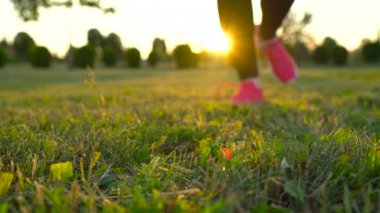 Koşu ayakkabıları - kadın ayakkabı bağcıklarımı bağlama