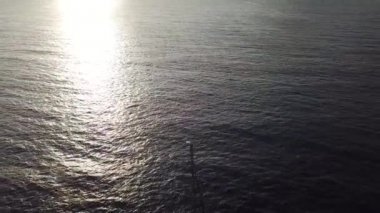 Sahil Tenerife, Kanarya Adaları, İspanya yakınındaki yat yükseklikten günbatımında görüntülemek