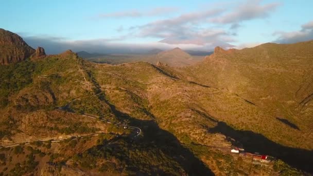 Vista da altura das rochas na Masca, Tenerife, Ilhas Canárias, Espanha . — Vídeo de Stock
