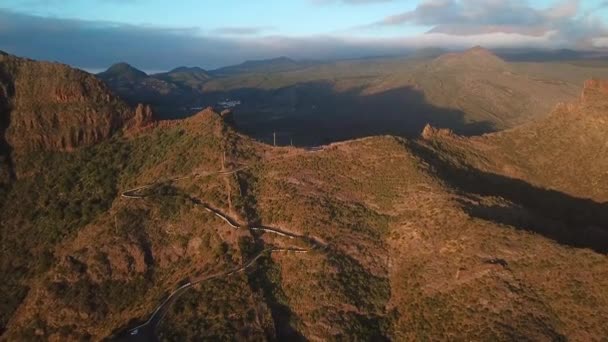 Pohled z výšky skal v Masca, Tenerife, Kanárské ostrovy, Španělsko. — Stock video