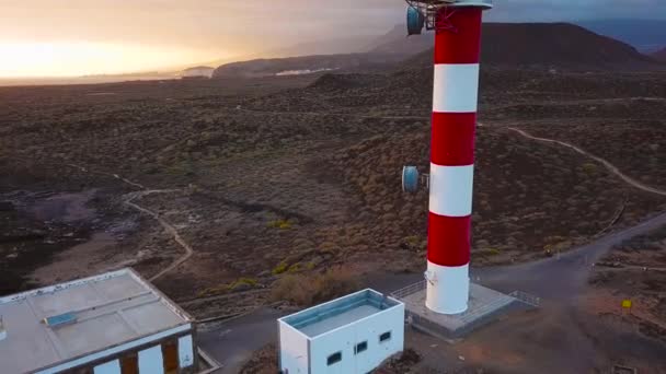 Visa från höjden av fyren Faro de Rasca på Teneriffa, Kanarieöarna, Spanien. Wild Coast över Atlanten — Stockvideo