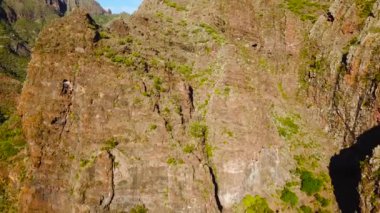 Masca, Tenerife, Kanarya Adaları, İspanya kayalarda yükseklikten görüntülemek.