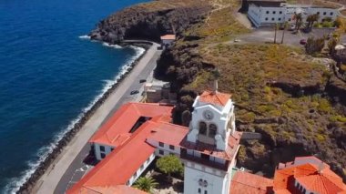 Bazilika ve ada - Santa Cruz de Tenerife Atlantik kıyısında başkenti yakınındaki Candelaria yılında townscape yükseklikten görüntüleyin. Tenerife, Kanarya Adaları, İspanya