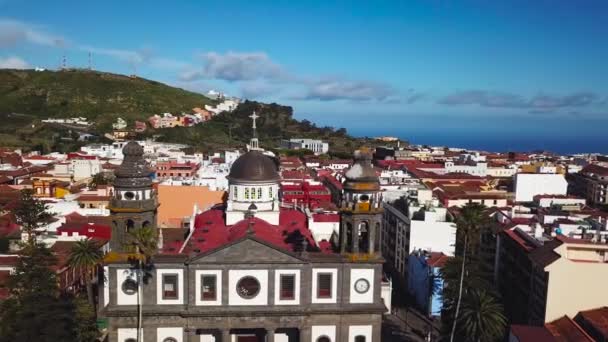 Widok z wysokości na katedrę i miasta San Cristobal De La Laguna, Tenerife, Wyspy Kanaryjskie, Hiszpania — Wideo stockowe