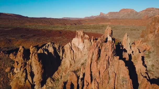 Flygfoto av Teide National Park, flyg över bergen och härdad lava. Teneriffa, Kanarieöarna — Stockvideo