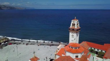 Bazilika ve ada - Santa Cruz de Tenerife Atlantik kıyısında başkenti yakınındaki Candelaria yılında townscape yükseklikten görüntüleyin. Tenerife, Kanarya Adaları, İspanya