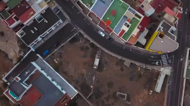 Vista dall'alto dei tetti di edifici residenziali. Tenerife, Isole Canarie, Spagna — Video Stock