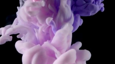 Renk damla su altında bir ipek perdelik oluşturma. Su altında dönen mürekkep