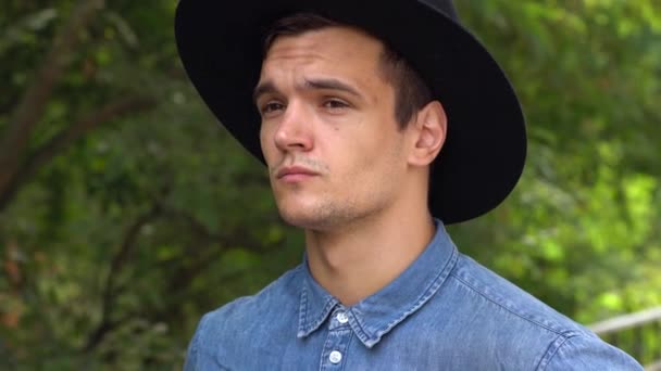 Portrait of young hipster man in hat — Stock Video