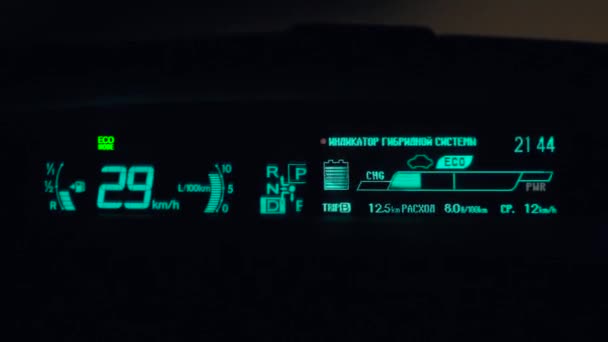 混合动力汽车仪表板上的记录 — 图库视频影像