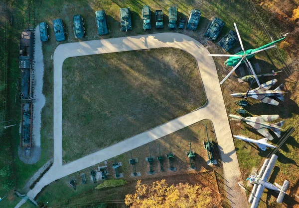 Letecký Pohled Základnu Vojenské Techniky Pozemní Starých Tanků Vrtulníků Vlak — Stock fotografie