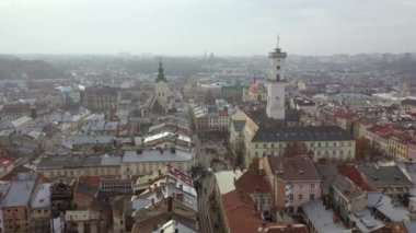 Havadan görünümü Lviv tarihi merkezi. Drone ile çekim