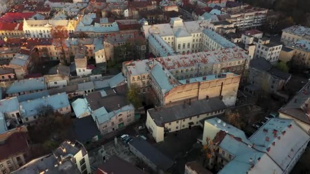 Veduta aerea del centro storico di Leopoli. Sparatoria con drone — Video Stock