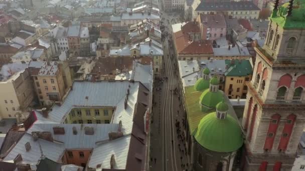 A légi felvétel a Lviv történelmi központjától. Lövés a drone — Stock videók