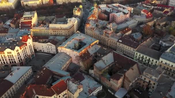 Pemandangan udara dari pusat sejarah Lviv. Menembak dengan drone — Stok Video