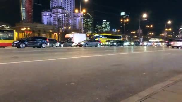 Night city traffic in the center of Warsaw near the Palace of Science and Culture, Poland — Stock Video