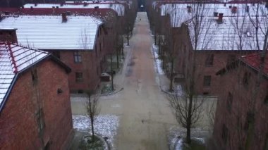 Auschwitz Birkenau'da, Polonya'daki toplama kampı havadan görünümü