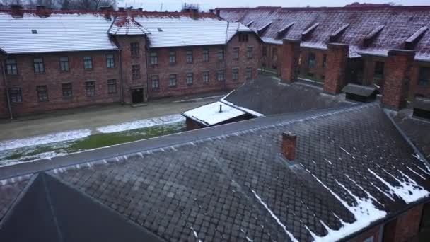 アウシュビッツ ・ ビルケナウ、ポーランドの強制収容所の航空写真 — ストック動画