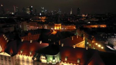 Geceleri, Varşova, Polonya eski şehir Kraliyet kalesinin yükseklikten görüntülemek