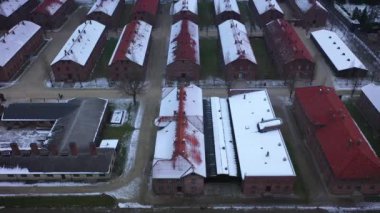 Auschwitz Birkenau'da, Polonya'daki toplama kampı havadan görünümü