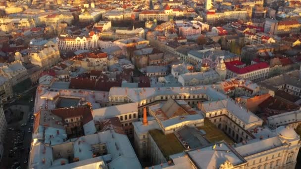 Havadan görünümü Lviv tarihi merkezi. Drone ile çekim — Stok video