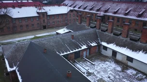 Letecký pohled na Auschwitz Birkenau, koncentrační tábor v Polsku — Stock video