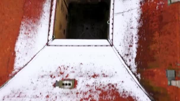 Widok z wysokości na zamku w nowym Wisniczu zimą, Polska — Wideo stockowe