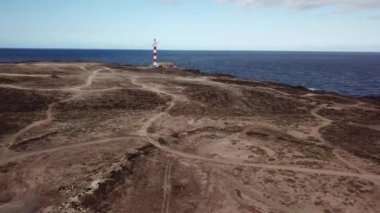 Deniz feneri Faro de Rasca Tenerife, Kanarya Adaları, İspanya yükseklikten görüntüleyin. Wild Coast Atlas Okyanusu