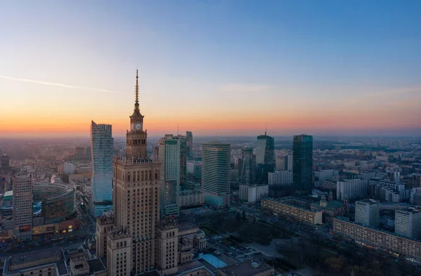 Pemandangan udara dari pusat bisnis Warsawa: Istana Sains — Stok Foto