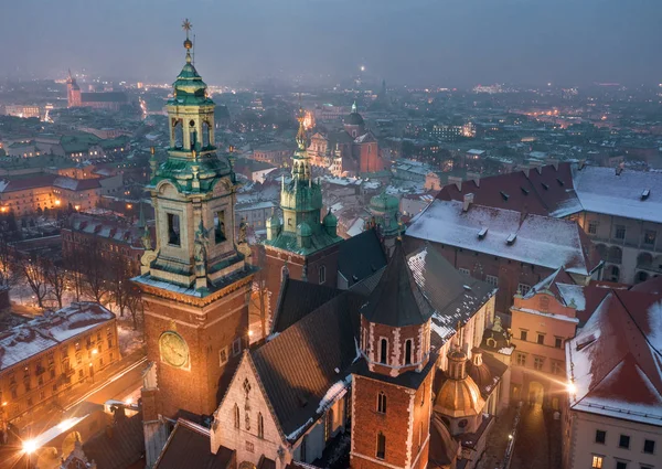 Pemandangan udara dari pusat sejarah Krakow, gereja, Wawel Ro — Stok Foto