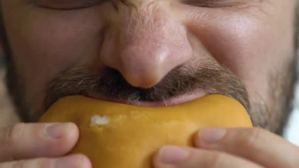 Man eats a hamburger close up — Stock Video