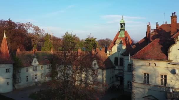 Flygfoto över Beregvar slott, Jakthuset av räknas Schonborn, nära Mukachevo, Transcarpathia, Ukraina — Stockvideo