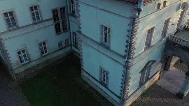 Вид с воздуха на Берегварский замок, охотничий дом графов Шонборн, недалеко от Мукачево, Закарпатье, Украина — стоковое видео