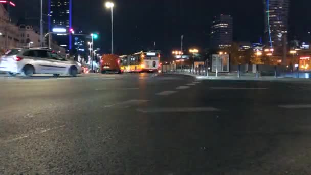 Night city traffic in the center of Warsaw, Poland. Timelapse — Stock Video