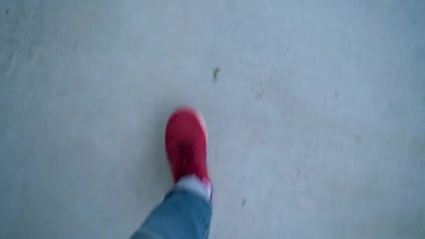 Top view of mens legs in red sneakers walking along the trowalk — стоковое видео