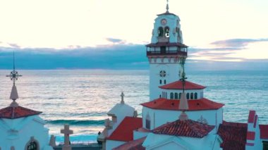 Bazilika ve ada - Santa Cruz de Tenerife Atlantik kıyısında başkenti yakınındaki Candelaria yılında townscape yükseklikten görüntüleyin. Tenerife, Kanarya Adaları, İspanya