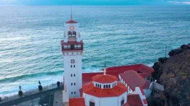 Bazilika ve ada - Santa Cruz de Tenerife Atlantik kıyısında başkenti yakınındaki Candelaria yılında townscape yükseklikten görüntüleyin. Tenerife, Kanarya Adaları, İspanya