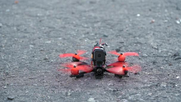 Slow motion of FPV freestyle drone getting ready to take off — Stock Video