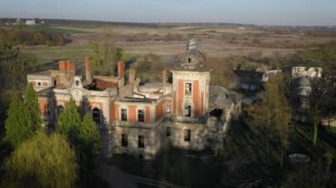 Tartakivsky kalesinin harabelerinin havadan görünüşü, Lviv bölgesi, Ukrayna